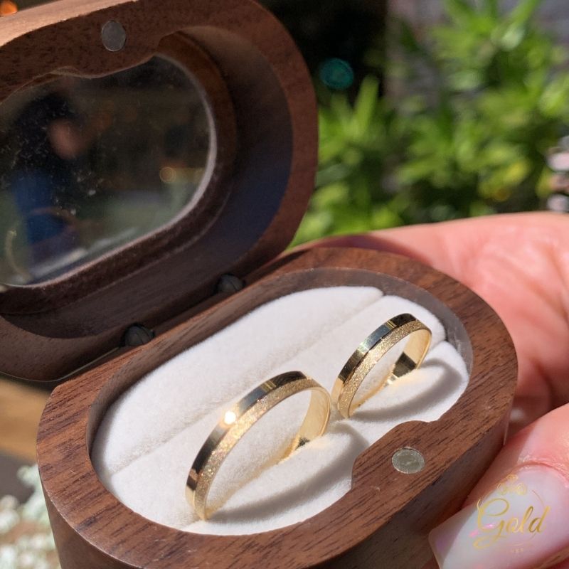 Par de Alianças Búzios 3mm em Ouro 18k_750