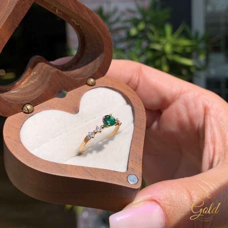 Anel Solitário Ibiza Green em Ouro 18k_750