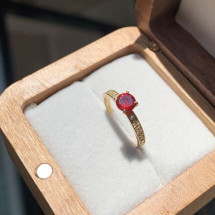 Anel Solitário Athenas com Pedra Granada em Ouro 18k/750