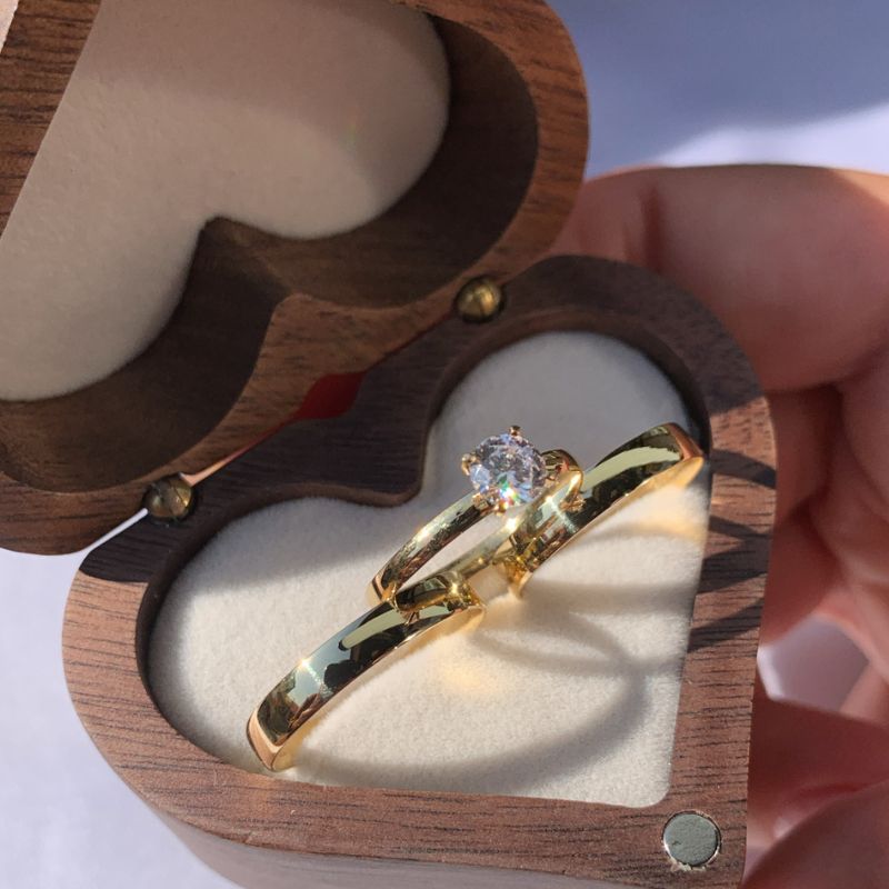 Par de Alianças Abaulada Baixa 3mm + Anel Solitário Lírio em Ouro (3)