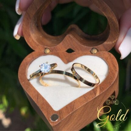 Trio de Alianças Paris 1,5mm + Anel Solitário Lírio em Ouro 18k/750