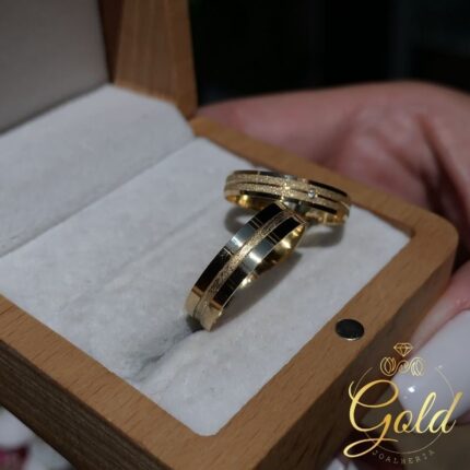 Par de Alianças Plutão Feminina 3,5mm e Masculina 4,5mm em Ouro 18k/750