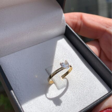 Anel Solitário Lírio em Ouro 18k/750