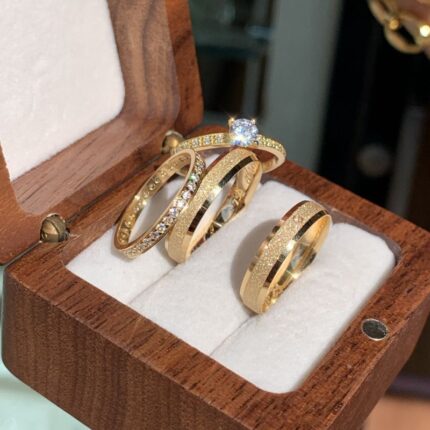 Conjunto de Alianças Prime 3,5mm + Anel Solitário Athenas + Aparador Volta Toda de Pedras em Ouro 18k/750