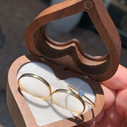 Trio de Alianças Abaulada 1,5mm + Anel Solitário Doce Luz em Ouro 18k/750