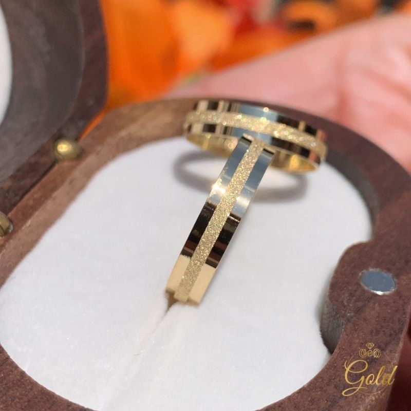 Par de Alianças Vértice em Ouro 18k_750