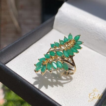 Anel Cravejado com Esmeraldas em Ouro 18k/750