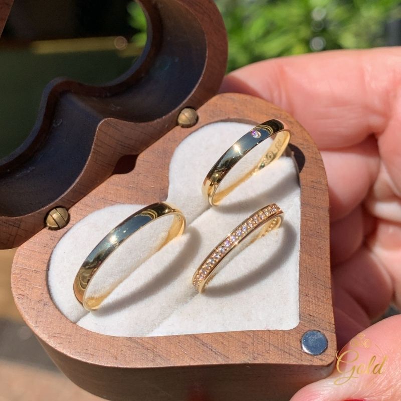 Trio de Alianças Abaulada 2,5mm + Aparador Volta Toda de Pedras  em Ouro 18k/750