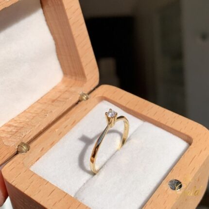 Anel Solitário com Brilhante em Ouro 18k/750