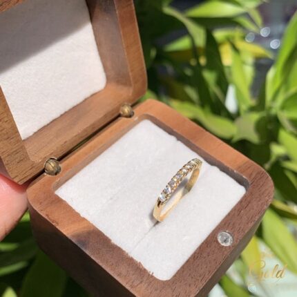 Meia Aliança com Brilhantes em Ouro 18k/750